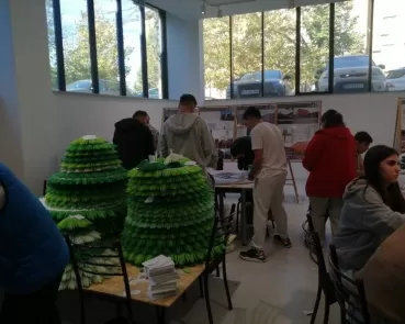 Foto: Studenții craioveni au realizat un brad de Guinness World Records