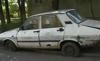 Foto: Mașini abandonate ridicate de pe domeniul public al Craiovei