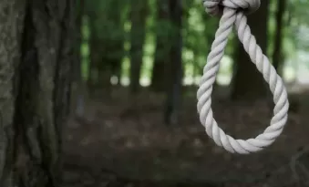 Foto: Persoană găsită spânzurată în Stroești