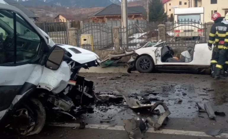 Foto: Accidentul mortal din Bran a implicat tineri doljeni. Șoferul este mort, iar victimele au nevoie de sânge