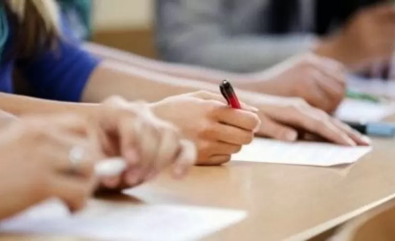 Foto: 44,98 la sută dintre candidații doljeni au trecut de simularea Bac-ului