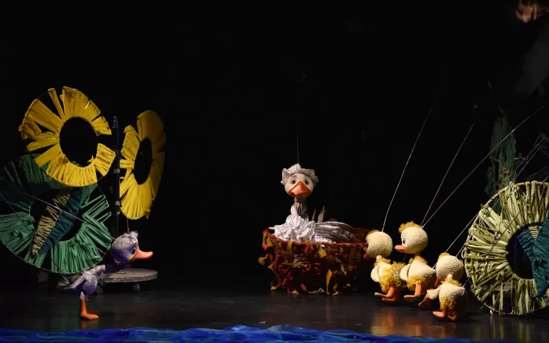 Imagine „Rățușca cea urâtă“ și „Zâna Tăiețeilor“, la final de martie pe scena Colibri