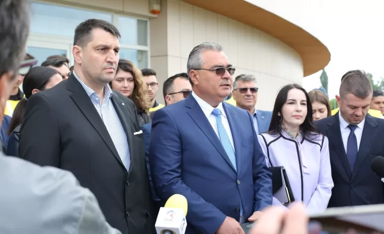 Foto: Candidaţii PNL la funcţiile de primar al Municipiului Craiova şi de preşedinte al Consiliului Judeţean Dolj si-au depus candidaturile