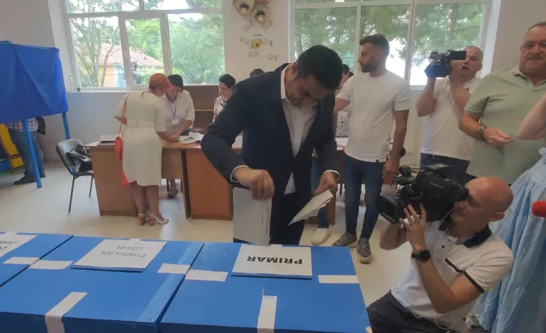 Foto: Claudiu Manda a primit doar patru buletine de vot la secția nr. 144 din Craiova