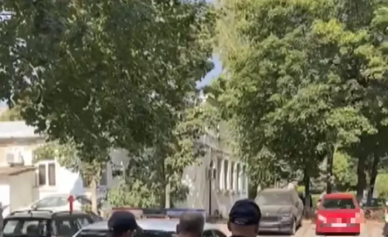 Foto: Și-a amenințat fosta iubită și polițiștii l-au arestat