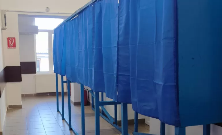Foto: Sancţionat contravenţional pentru fotografierea buletinului de vot
