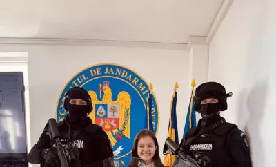 Foto: Lecție interactivă la Jandarmeria Vâlcea pentru elevii Colegiului Național „Mircea cel Bătrân