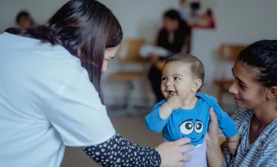 Un sfert dintre nașterile provenite de la minore și adolescente nu au beneficiat de îngrijire prenatală