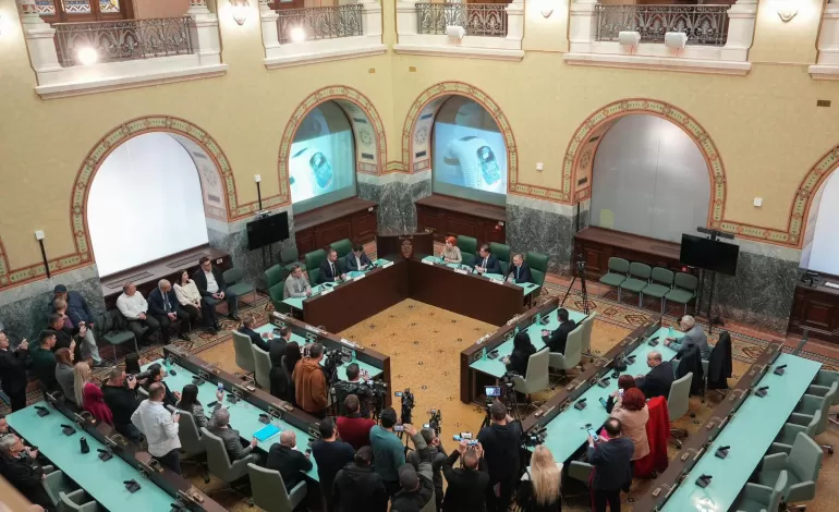 Foto: Primarul Lia Olguța Vasilescu clarifică situația Pieței Centrale din Craiova