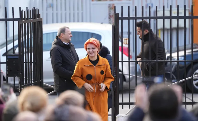 Foto: Lia Olguța Vasilescu: Știți e o vorbă - criminalul se întoarce întotdeauna la locul faptei