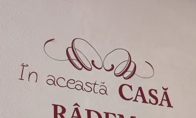 „Unde se sting palmele și începe speranța” — Povestea mamelor care aleg adăpost la Centrul Sf. Ecaterina