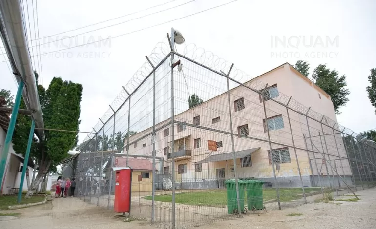 Foto: Personalul de la Penitenciarul Pelendava, în grevă