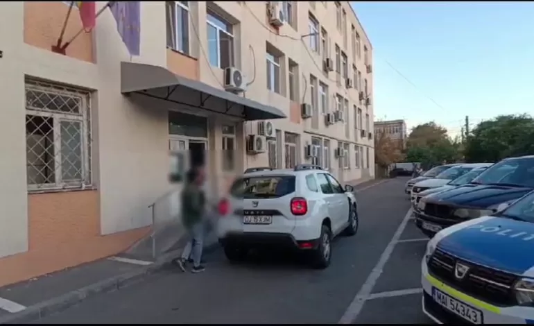Foto: Reţinut de poliţişti pentru comiterea infracțiunii de tentativă la furt