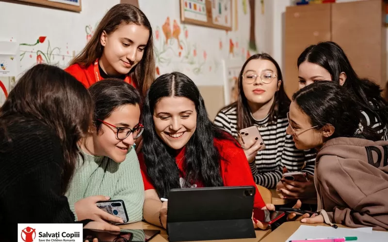 Imagine Vârsta de la care copiii utilizează Internetul a scăzut semnificativ, față de 2019