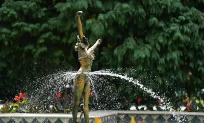 Foto: Artezienele din zona Pieței și English Park au fost pornite